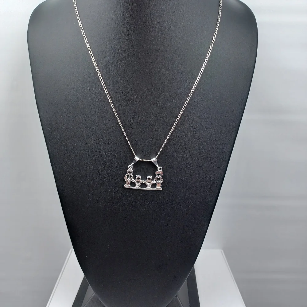 925 sterling silver Family pendant necklace Mom and Dad and‎ two boys